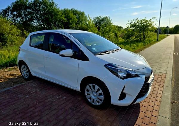 Toyota Yaris cena 39900 przebieg: 74800, rok produkcji 2018 z Białystok małe 301